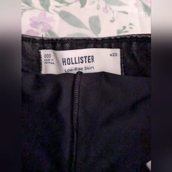 Hollister 000/W23 Low Rise Black Denim Jean Mini Skirt/Skort - Picture 2 of 5